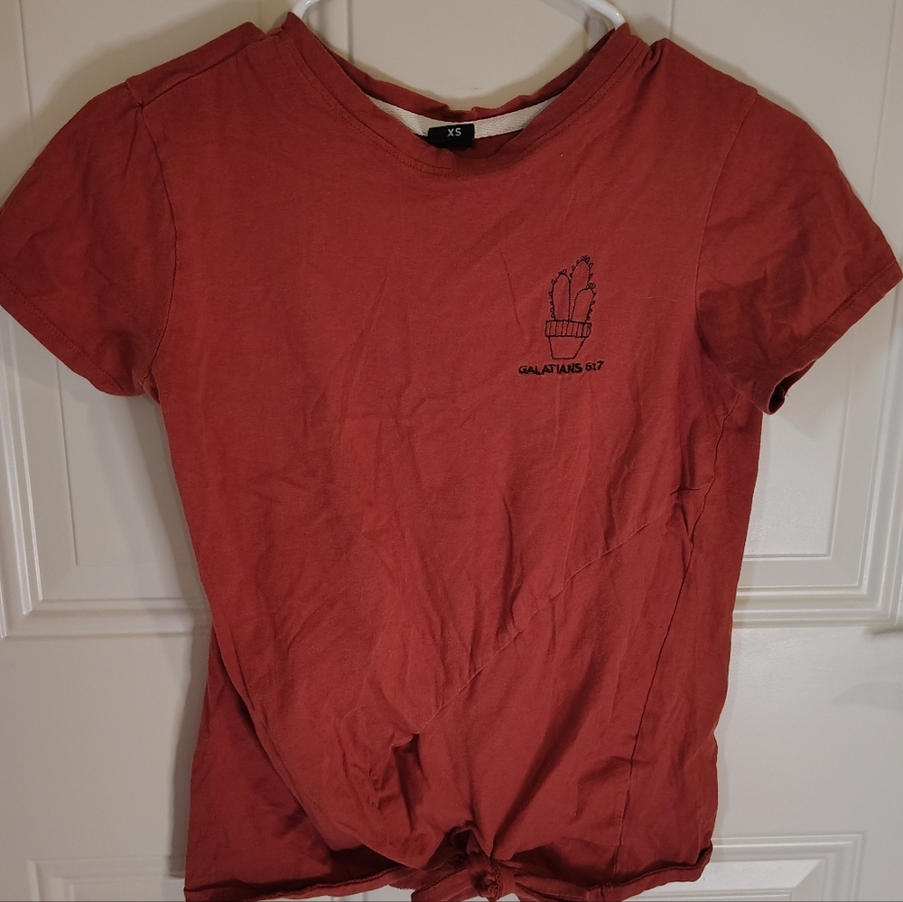 Galatians 6:7 Rust Red Graphic Tie-Hem Women’s Tee Size Extra Small XS
